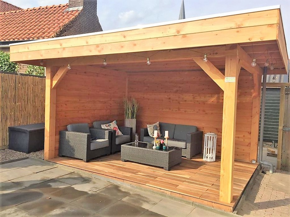 Modern Douglas fir summerhouse with an adjacent Ipé hardwood decking terrace