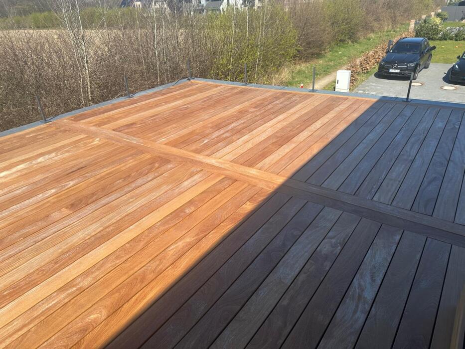 Invisible hidden fastening clips for installing Ipé decking boards