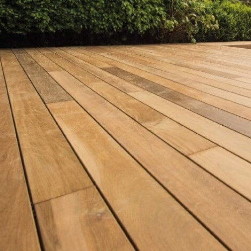 Close-up of Ipé decking boards 21x140mm