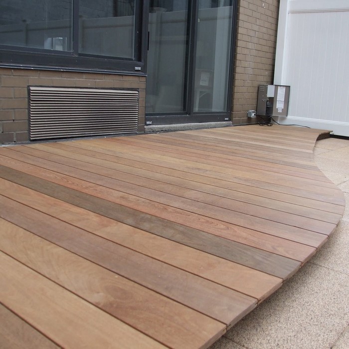 Luxury Ipé hardwood deck with a curved, circular cut finish