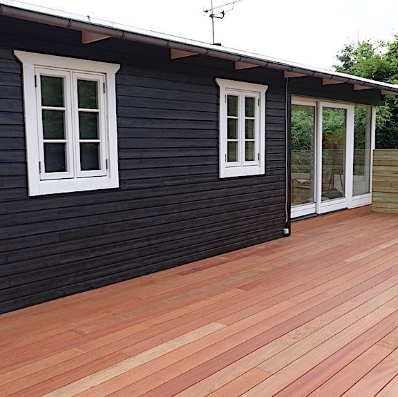 Luxury Ipé hardwood decking at a holiday park in the London with hidden fasteners